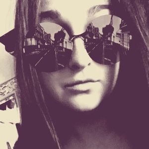 Meet your Posher, Raegan